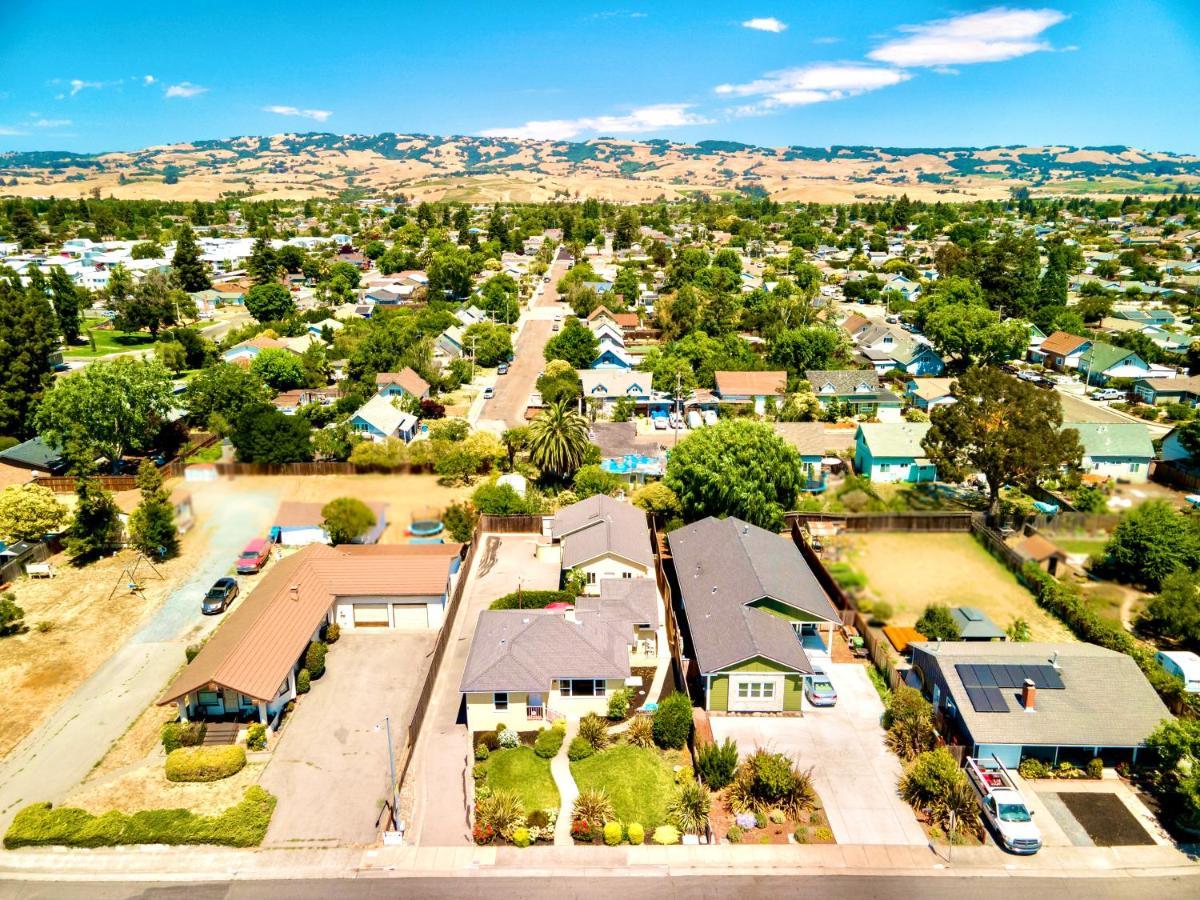Spacious Renovated Petaluma Home- Pool Table, Fire Pit, Parking Exterior foto